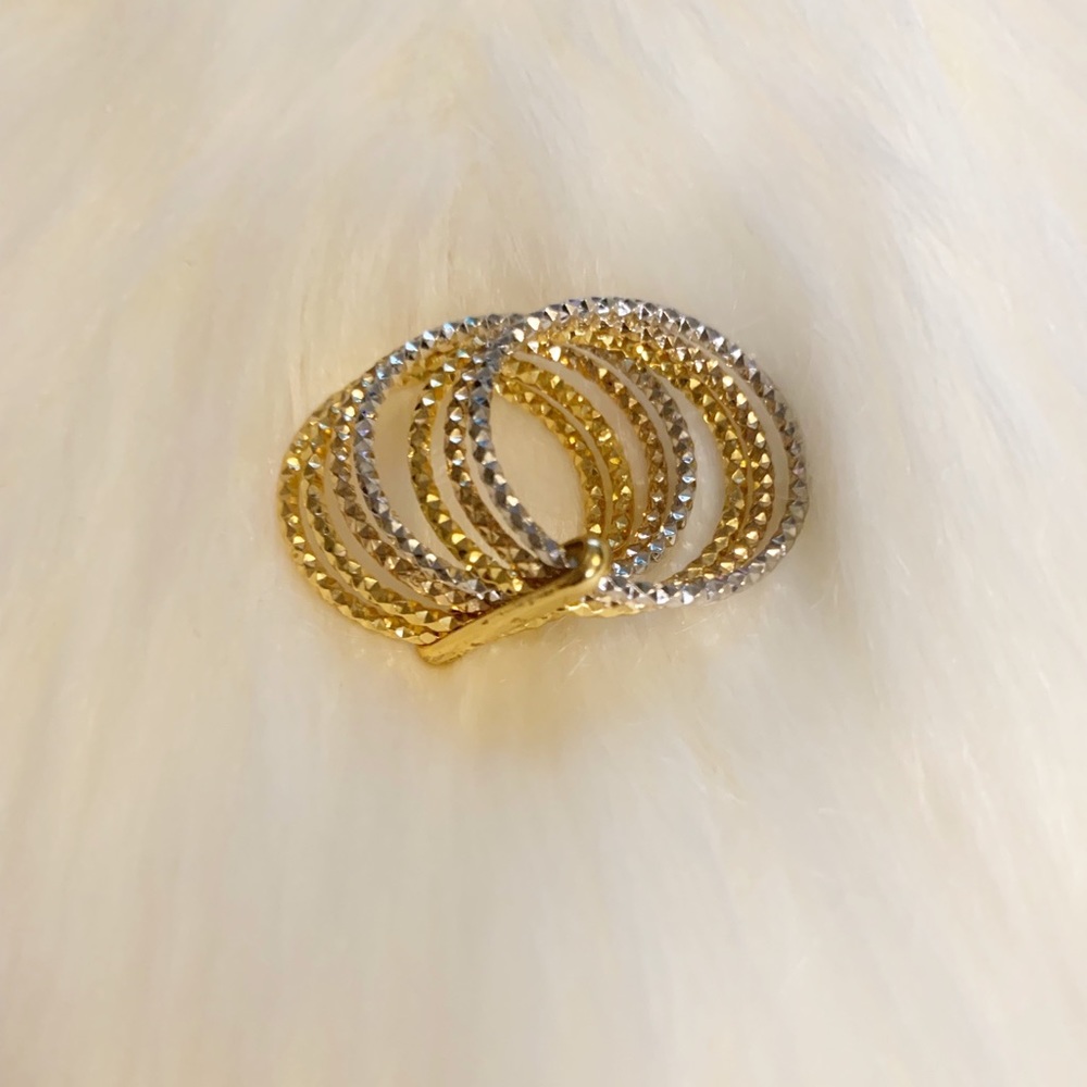 Beautiful weekly ring in gold and silver color